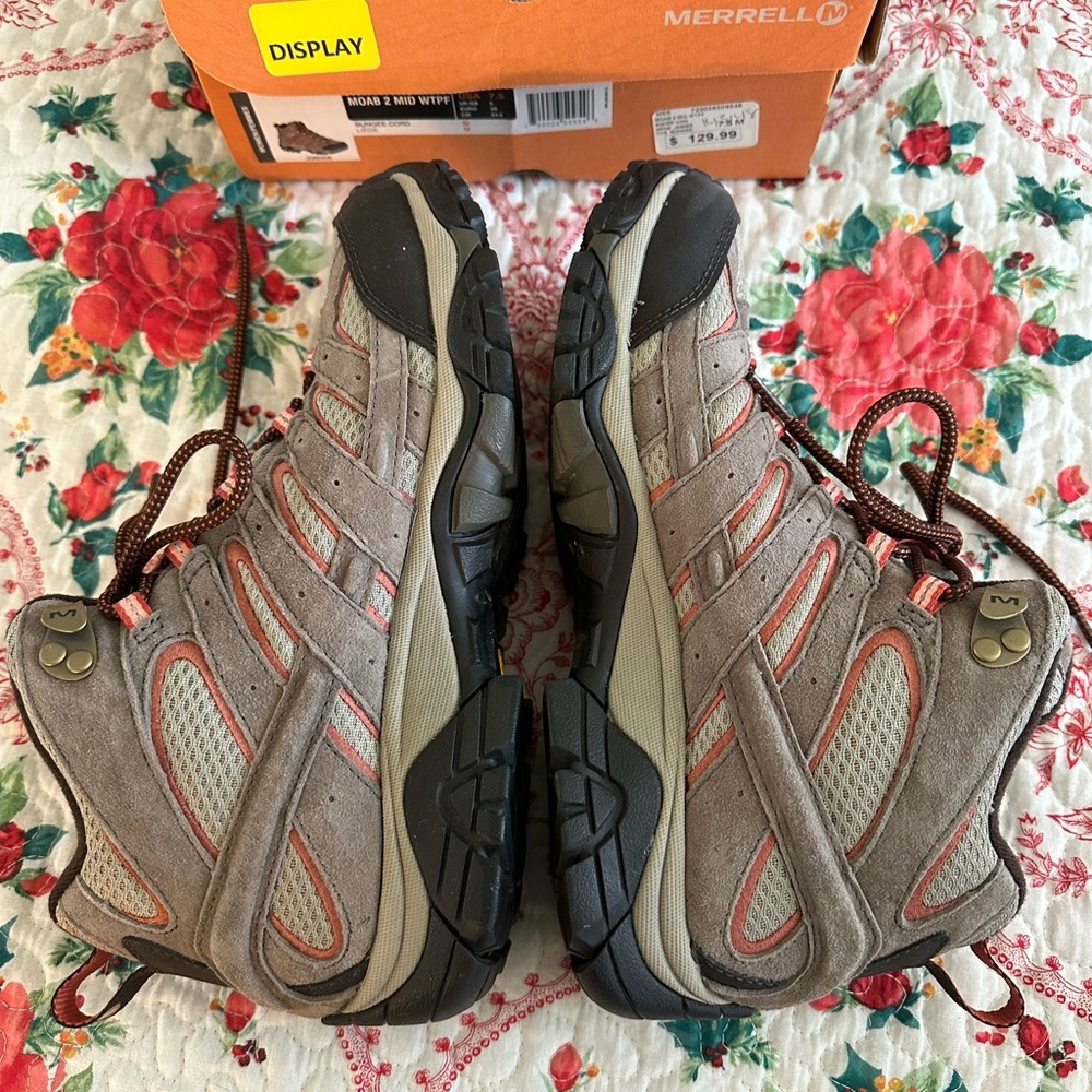 Merrell Women’s Hiking/Walking Shoes - Picture 6 of 13